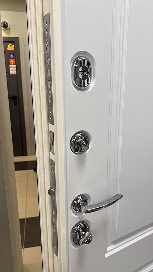 Входная дверь  