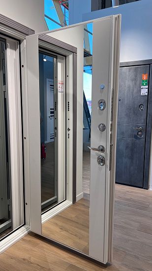 Входная дверь  