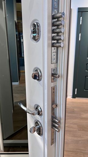 Входная дверь  